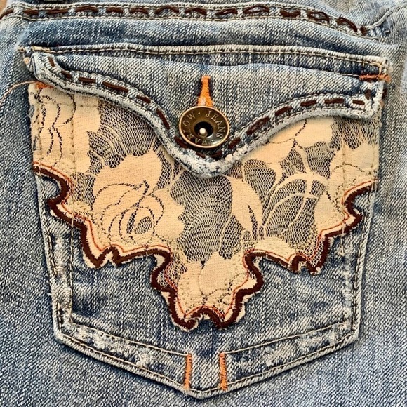 Vintage Farlow Jeans with lace flap pocket accents in size 3 - Picture 4 of 8